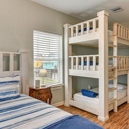 Large Group Gulf Retreat, Steps To Surfside Beach! Екстер'єр фото