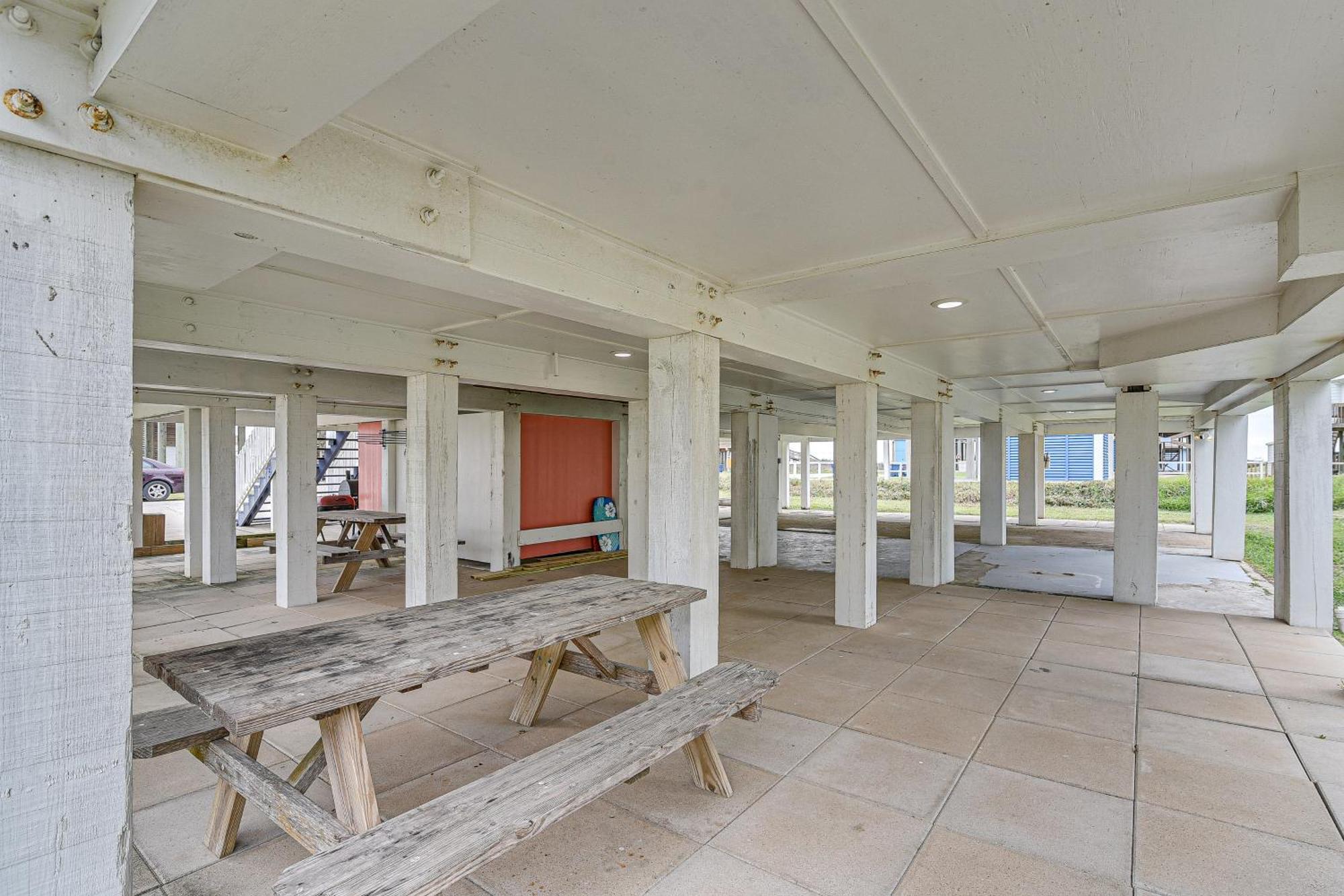 Large Group Gulf Retreat, Steps To Surfside Beach! Екстер'єр фото