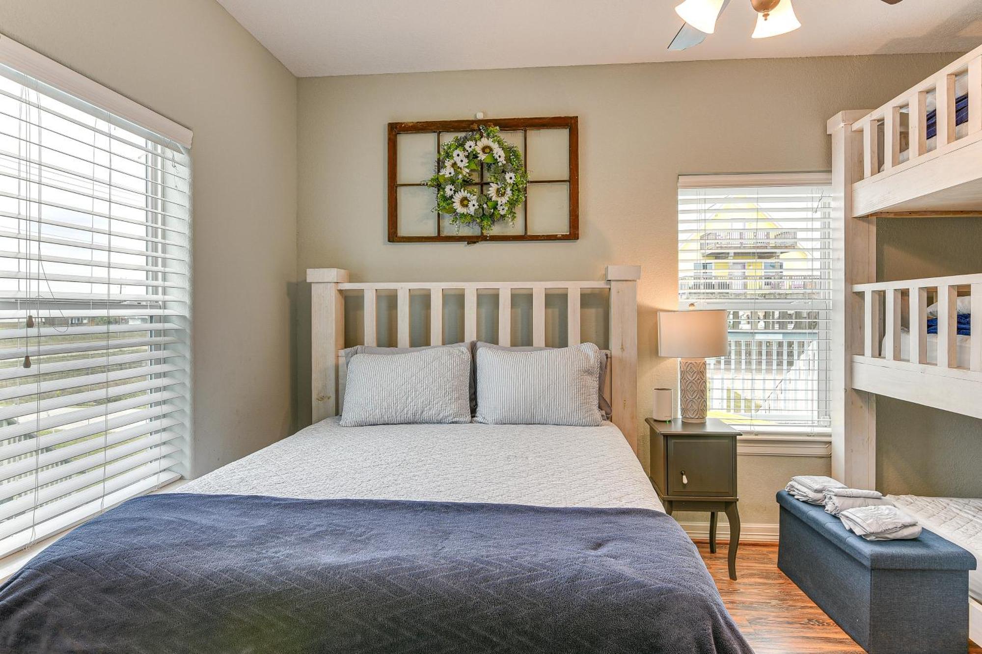 Large Group Gulf Retreat, Steps To Surfside Beach! Екстер'єр фото