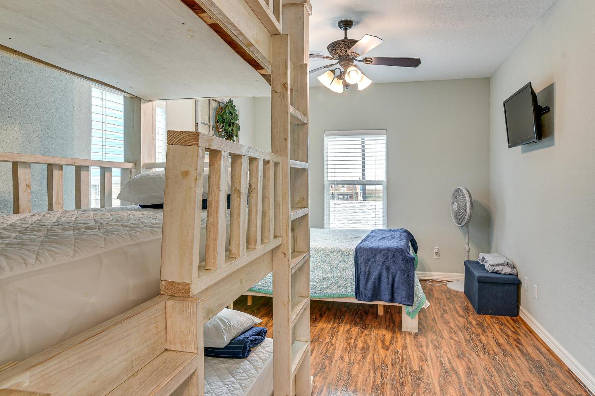 Large Group Gulf Retreat, Steps To Surfside Beach! Екстер'єр фото