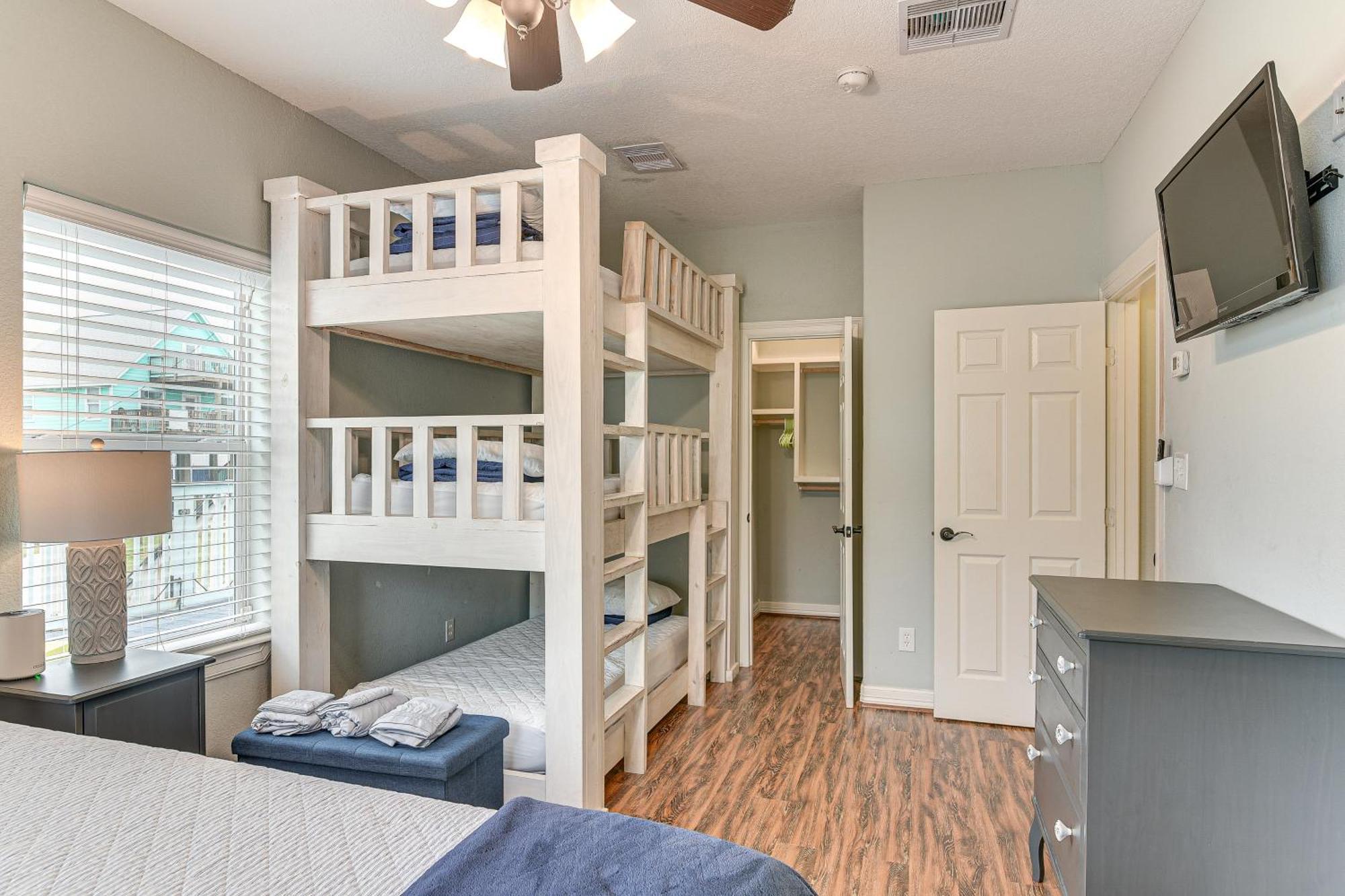 Large Group Gulf Retreat, Steps To Surfside Beach! Екстер'єр фото