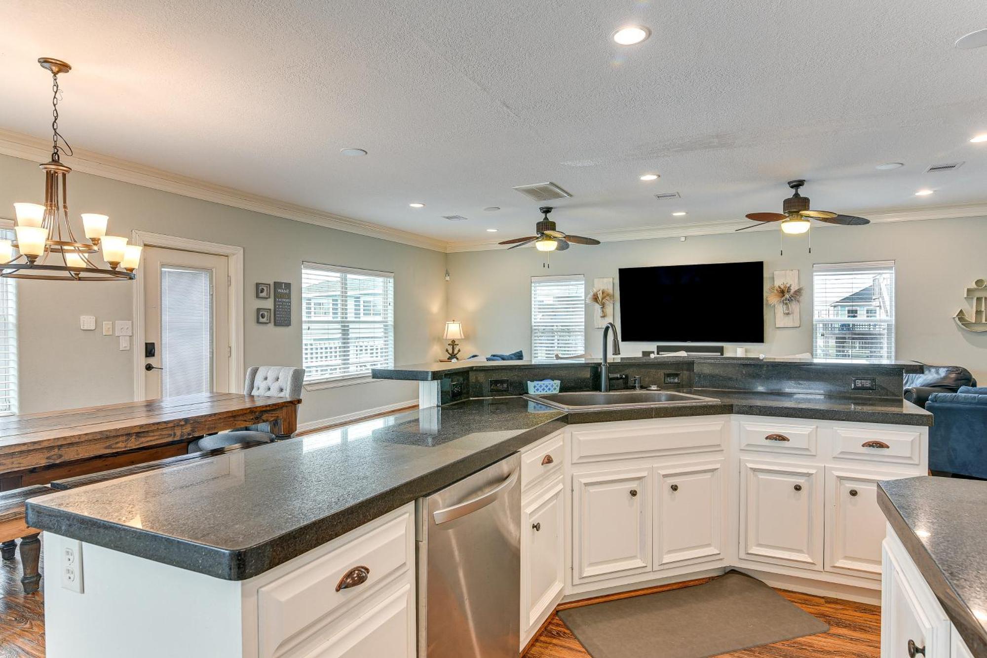 Large Group Gulf Retreat, Steps To Surfside Beach! Екстер'єр фото