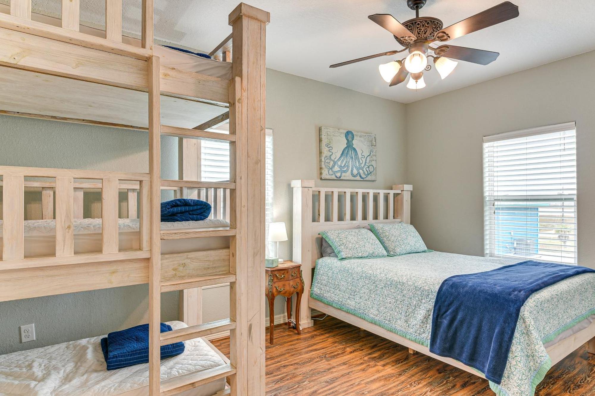 Large Group Gulf Retreat, Steps To Surfside Beach! Екстер'єр фото