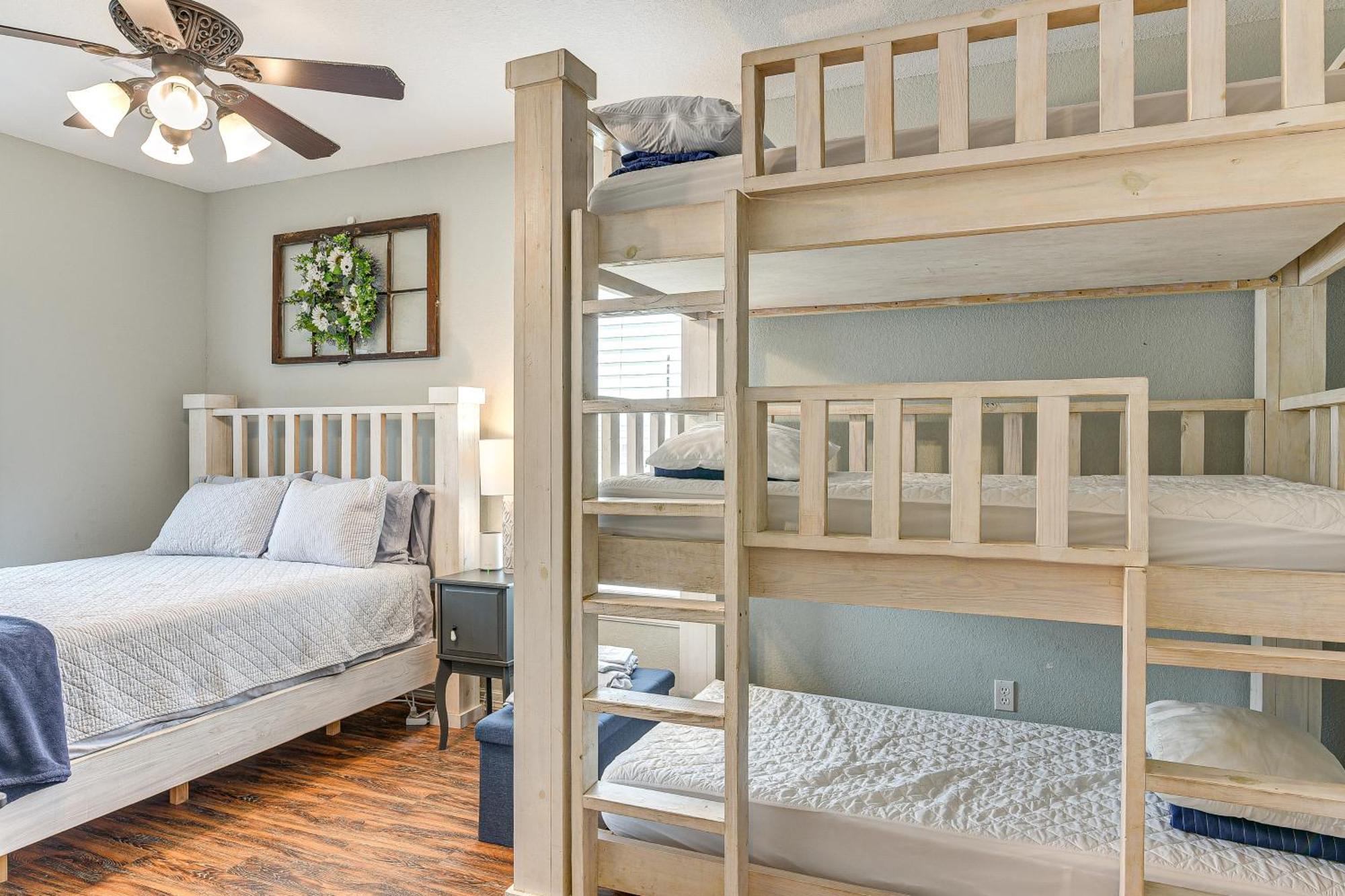 Large Group Gulf Retreat, Steps To Surfside Beach! Екстер'єр фото