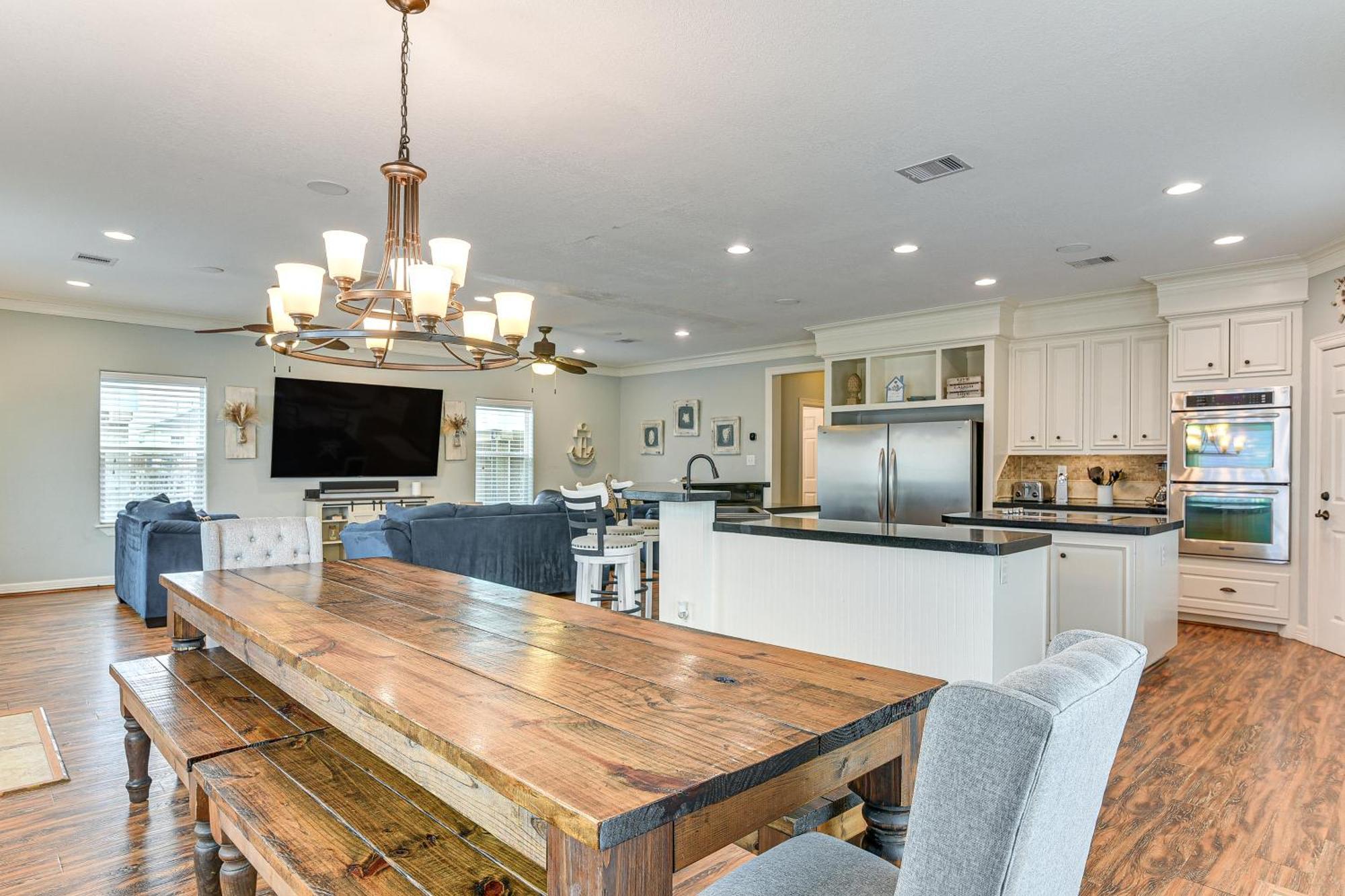 Large Group Gulf Retreat, Steps To Surfside Beach! Екстер'єр фото